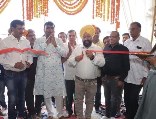 धनबाद बाईपास रोड में नव निर्मित मोंगिया ऑउटलेट प्रतिष्ठान का डॉ गुणवंत सिंह मोंगिया ने किया उद्घाटन